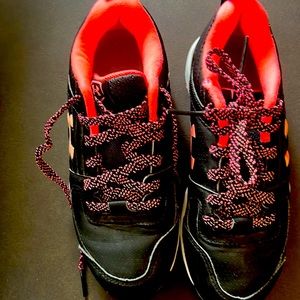 Soccer Shoes for girls  size 12 k Under Armour .